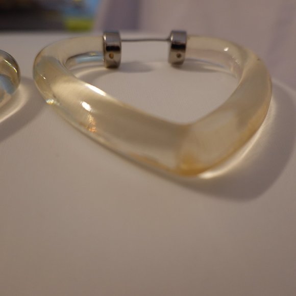 Vintage 1980's Clear Lucite Heart Shaped Hoop Earrings (VGUC) - Picture 2 of 6